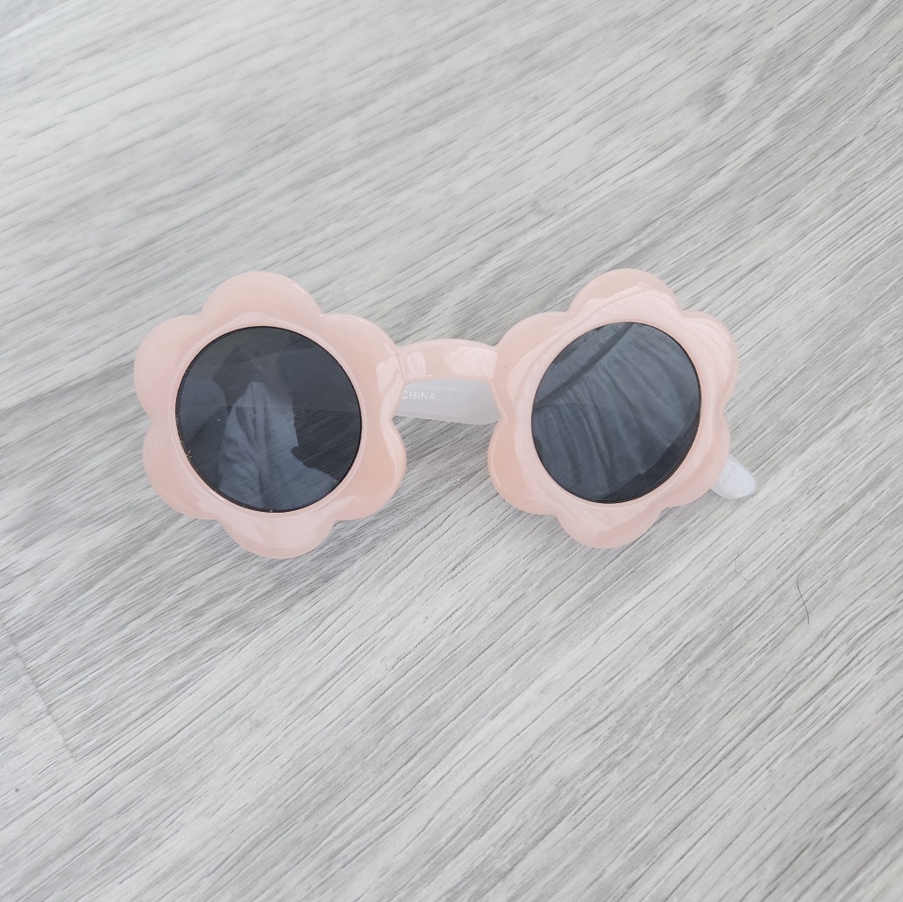 Milk and soda flower sunglasses